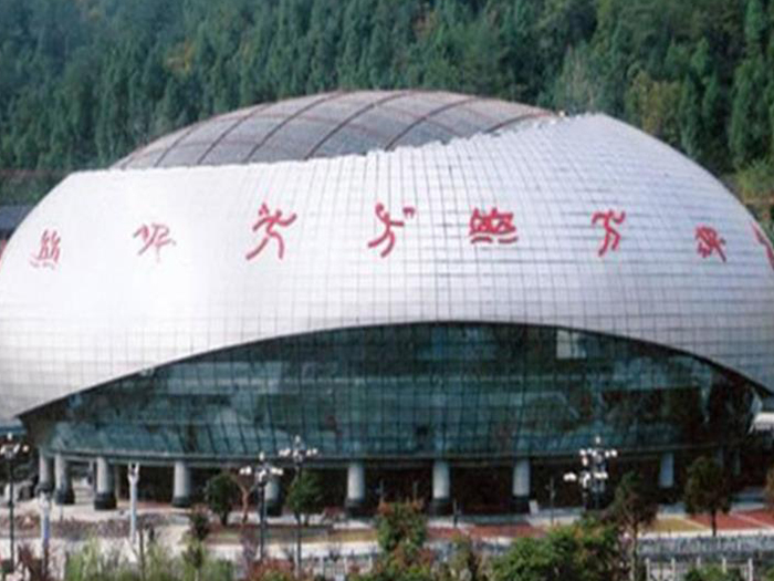 双滦区体育中心球形网架加工安装